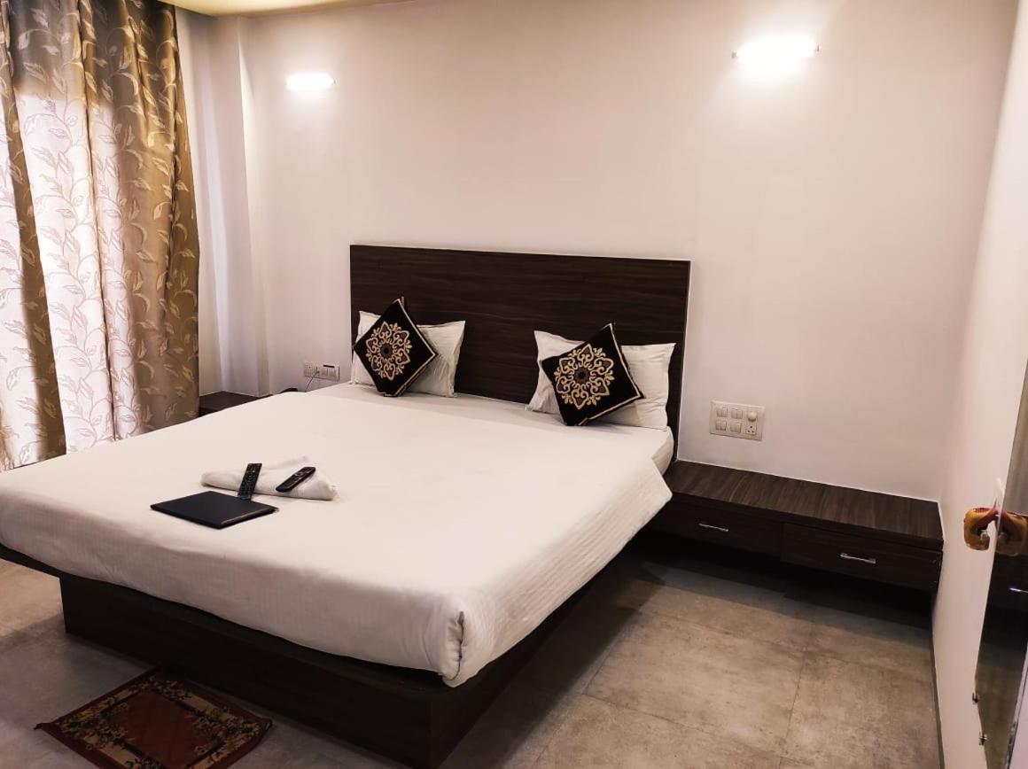 Hotel Manasi Inn Satara Exteriér fotografie